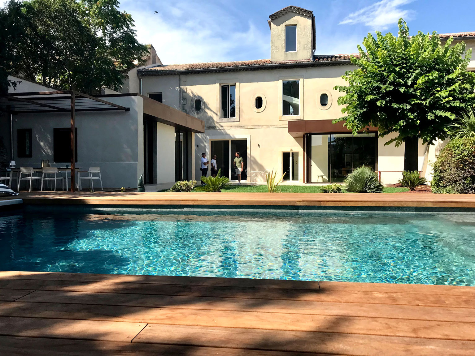 case-architectes-nimes-maison-extension-renovation-acier-corten-piscine-terrasse-ipe-jardin-17